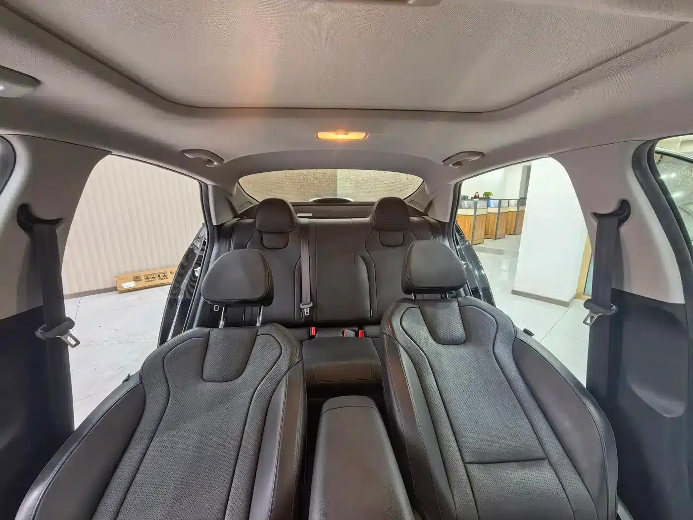 Hyundai Elantra 2022 1.5L CVT LUX Premium Edition — миниатюра 13