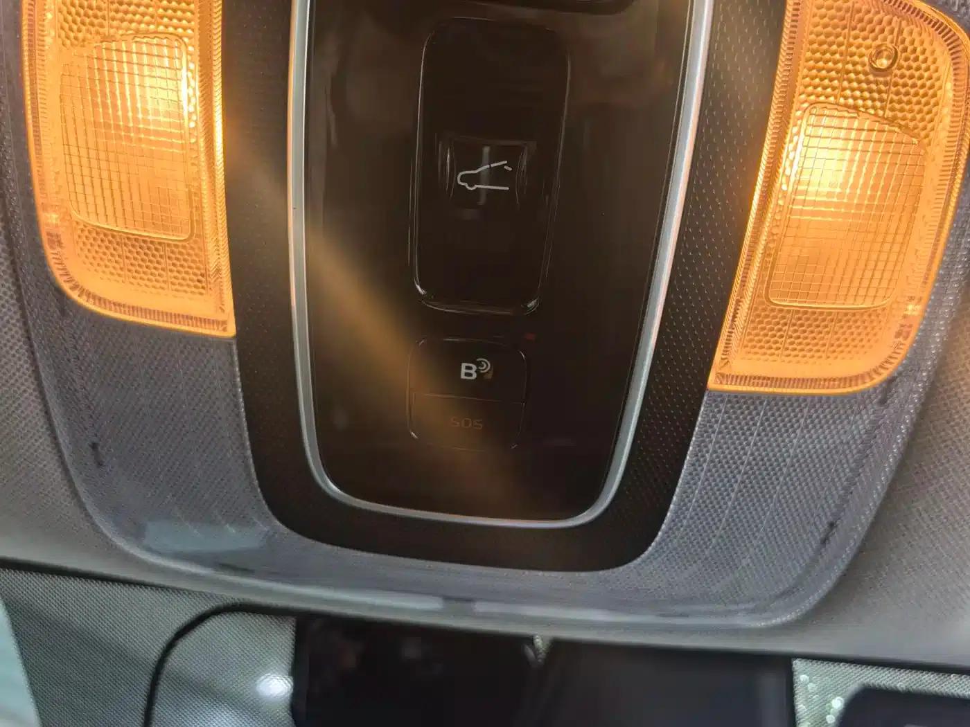 Hyundai Elantra 2022 1.5L CVT LUX Premium Edition — миниатюра 16
