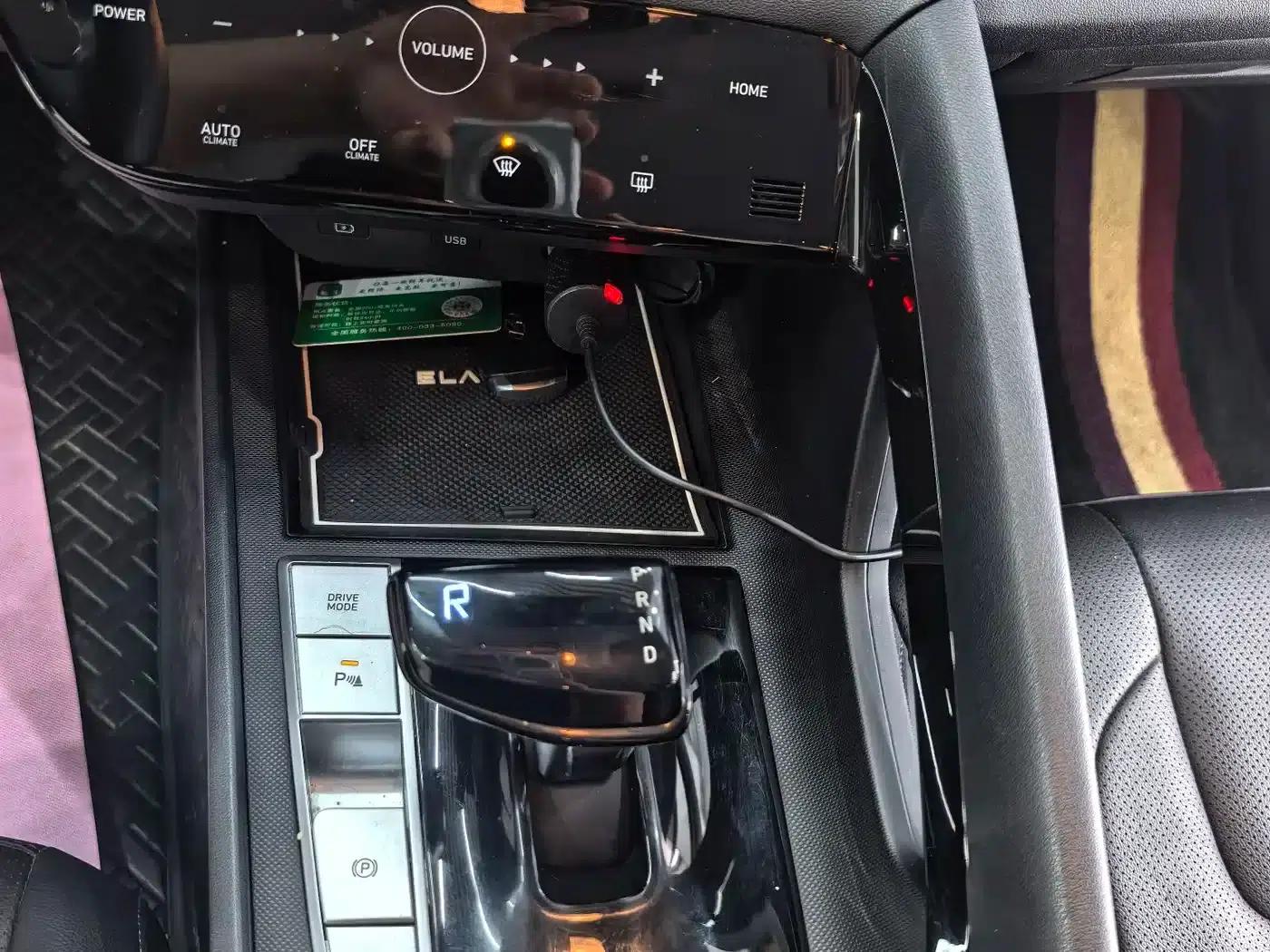 Hyundai Elantra 2022 1.5L CVT LUX Premium Edition — миниатюра 17