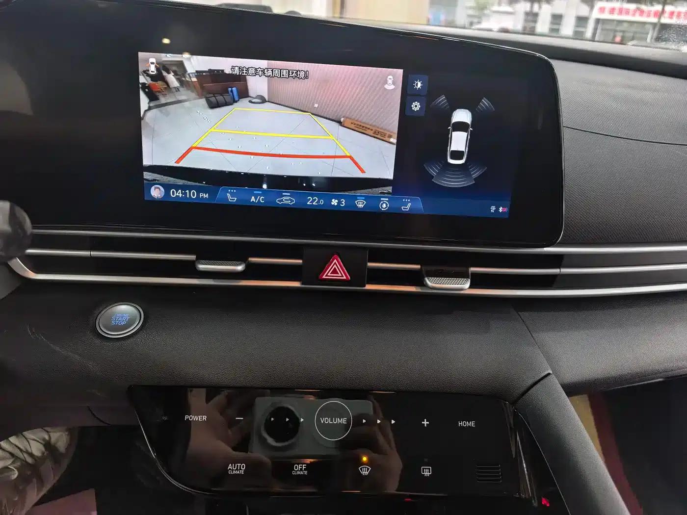 Hyundai Elantra 2022 1.5L CVT LUX Premium Edition — миниатюра 18
