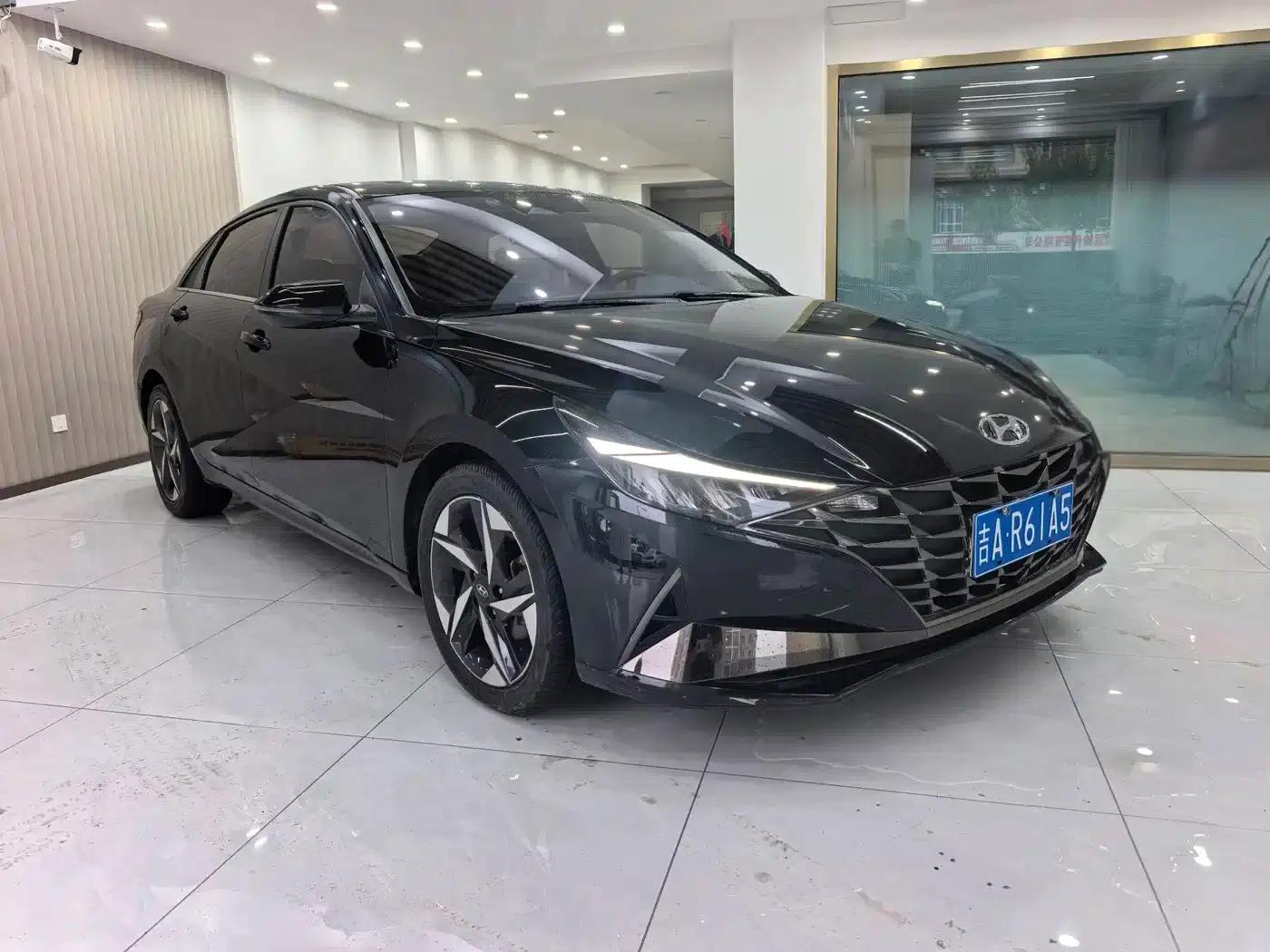 Hyundai Elantra 2022 1.5L CVT LUX Premium Edition — миниатюра 3