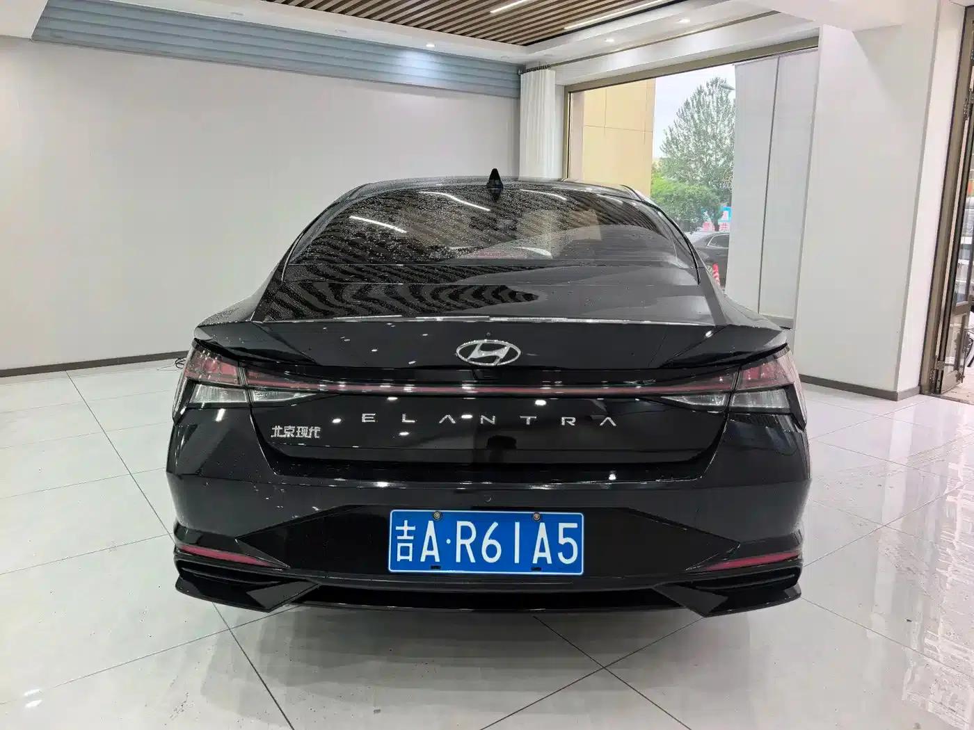 Hyundai Elantra 2022 1.5L CVT LUX Premium Edition — миниатюра 5