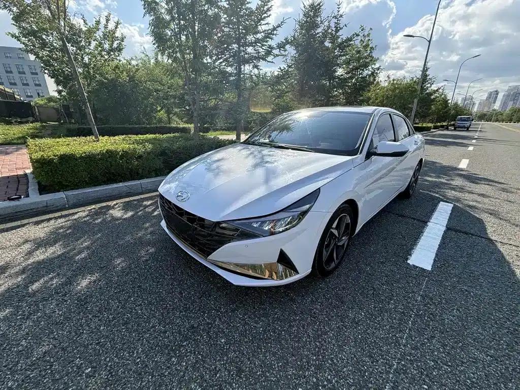 Hyundai Elantra 2022 240TGDi DCT LUX Premium Edition — миниатюра 1
