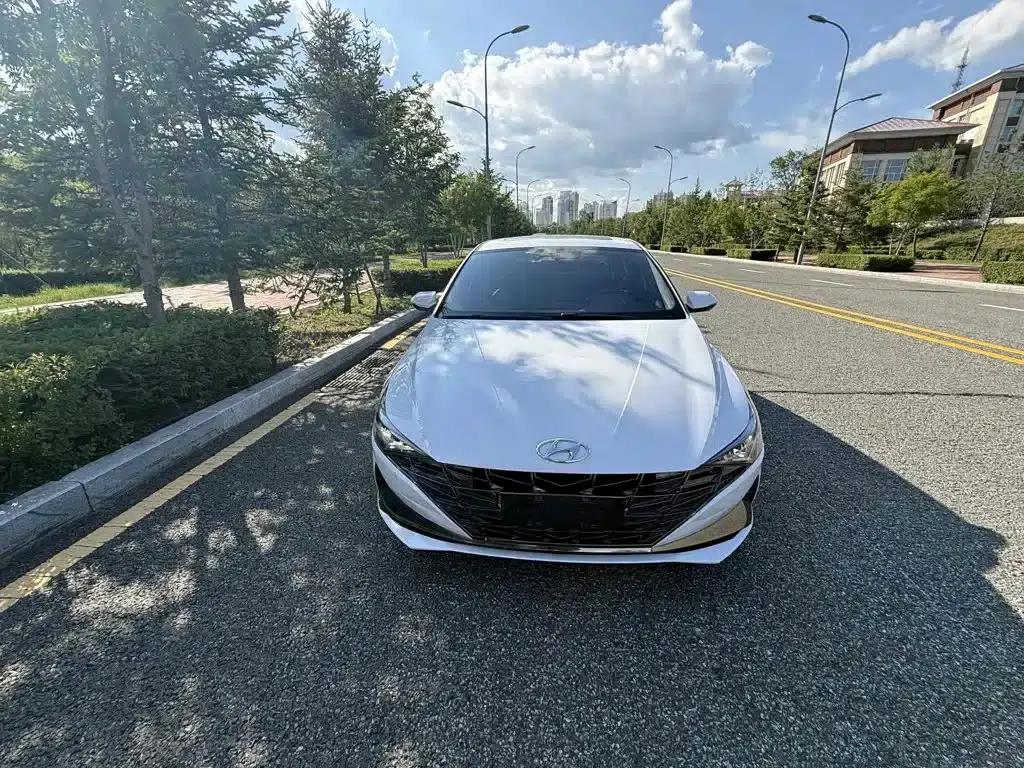 Hyundai Elantra 2022 240TGDi DCT LUX Premium Edition — миниатюра 2