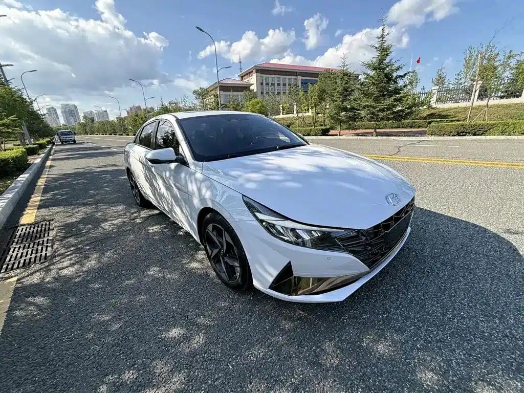 Hyundai Elantra 2022 240TGDi DCT LUX Premium Edition — миниатюра 3