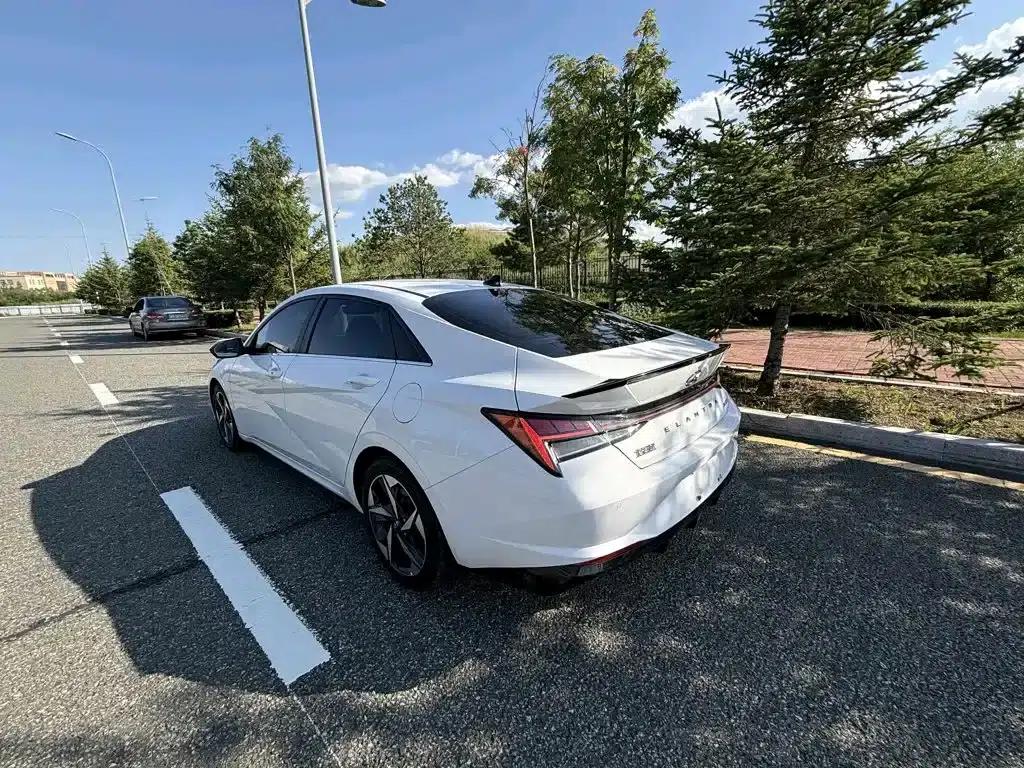 Hyundai Elantra 2022 240TGDi DCT LUX Premium Edition — миниатюра 6
