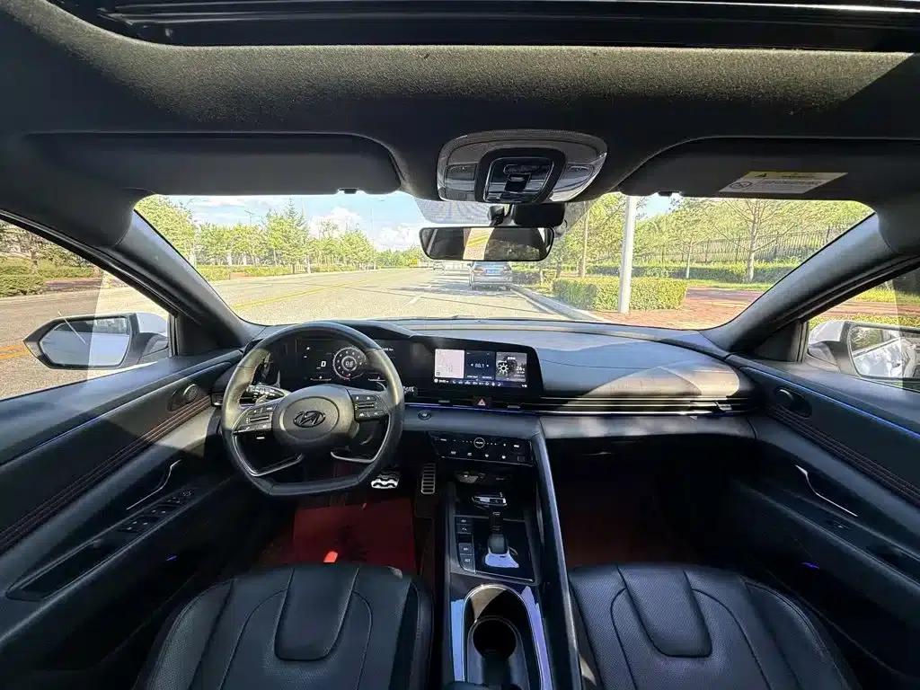 Hyundai Elantra 2022 240TGDi DCT LUX Premium Edition — миниатюра 8