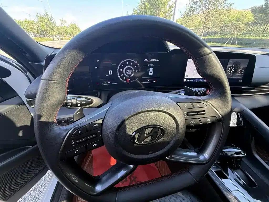 Hyundai Elantra 2022 240TGDi DCT LUX Premium Edition — миниатюра 9