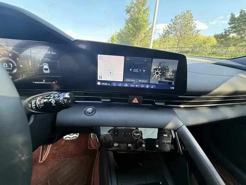 Hyundai Elantra 2022 240TGDi DCT LUX Premium Edition — миниатюра 10