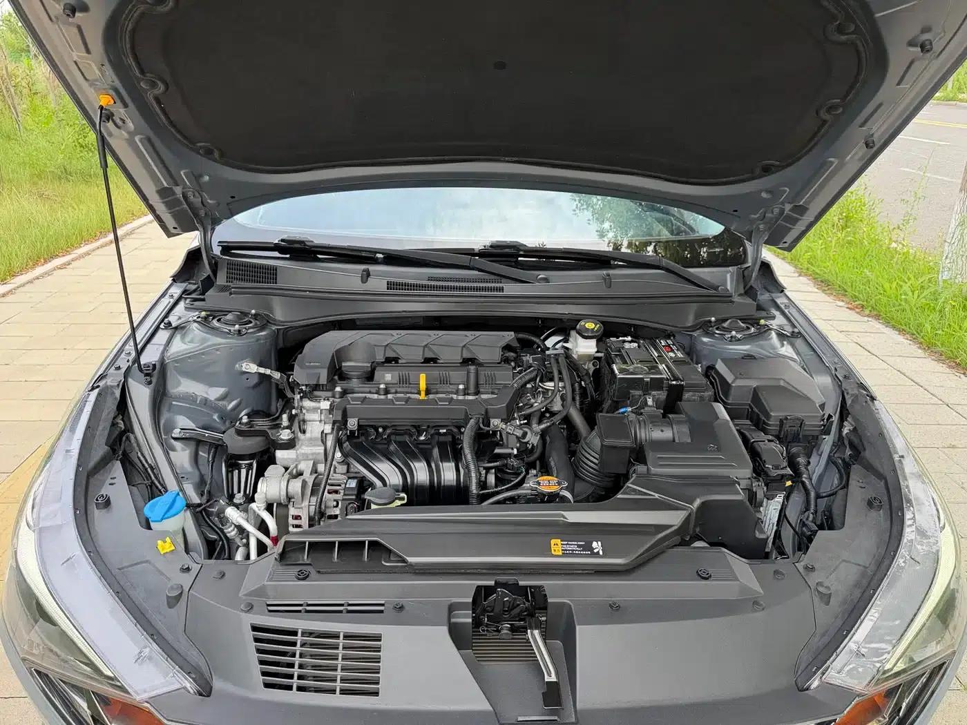 Hyundai Elantra 2022 1.5L CVT LUX Premium Edition — миниатюра 17