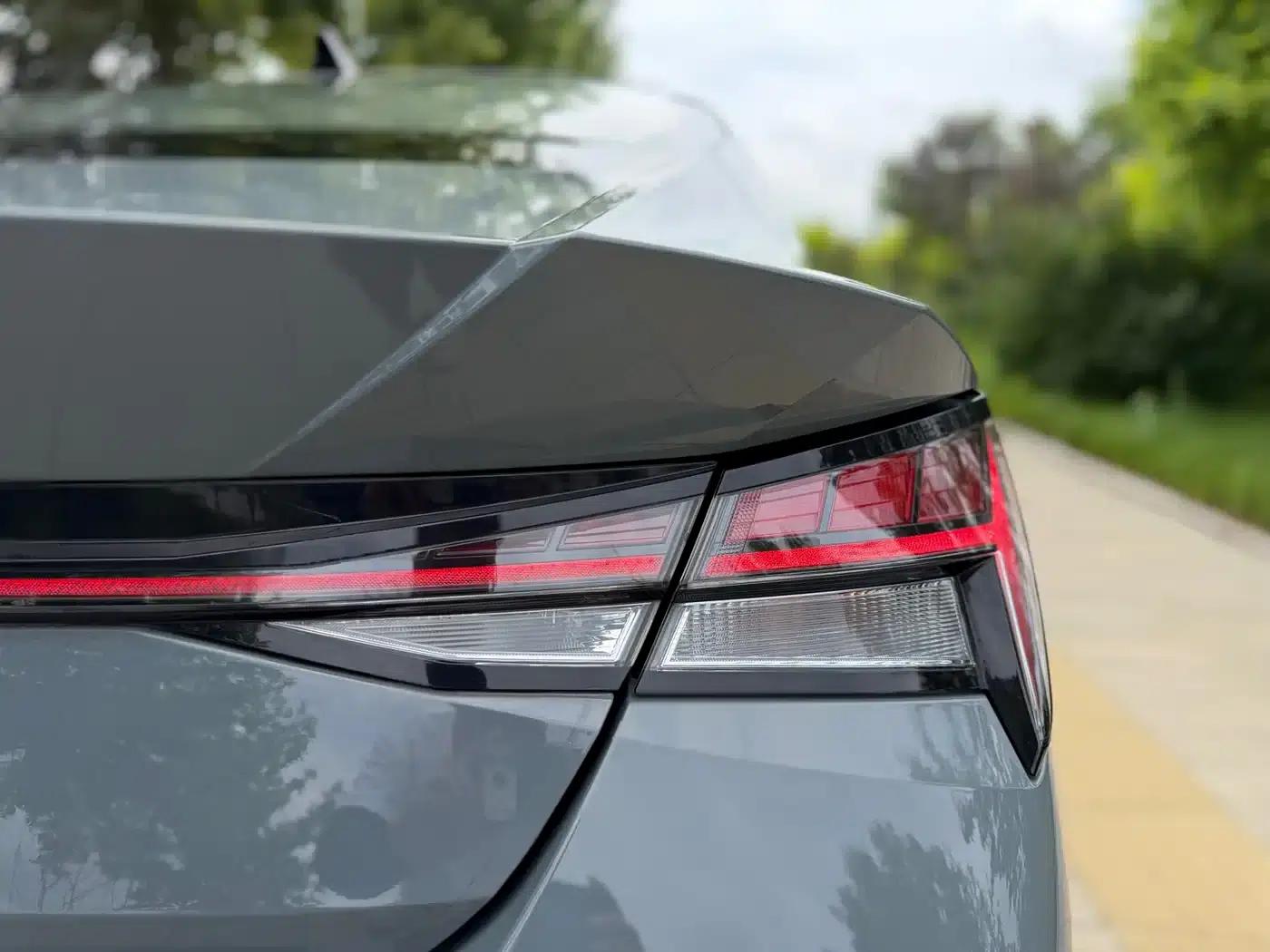 Hyundai Elantra 2022 1.5L CVT LUX Premium Edition — миниатюра 21