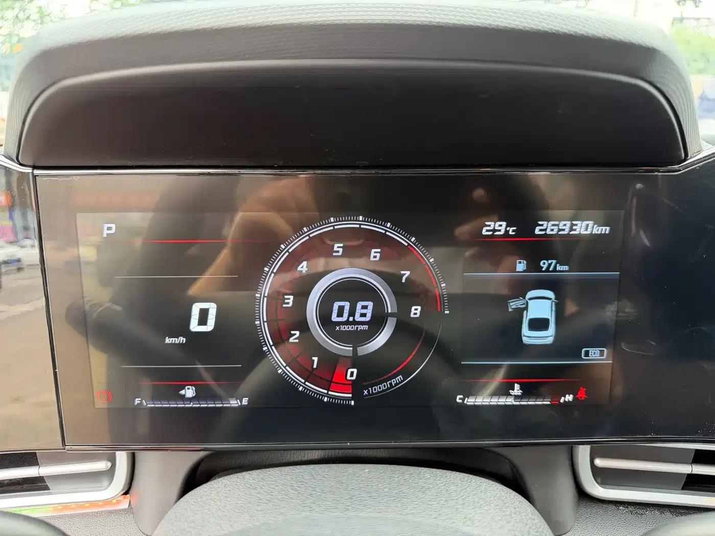 Hyundai Elantra 2022 1.5L CVT LUX Premium Edition — миниатюра 4