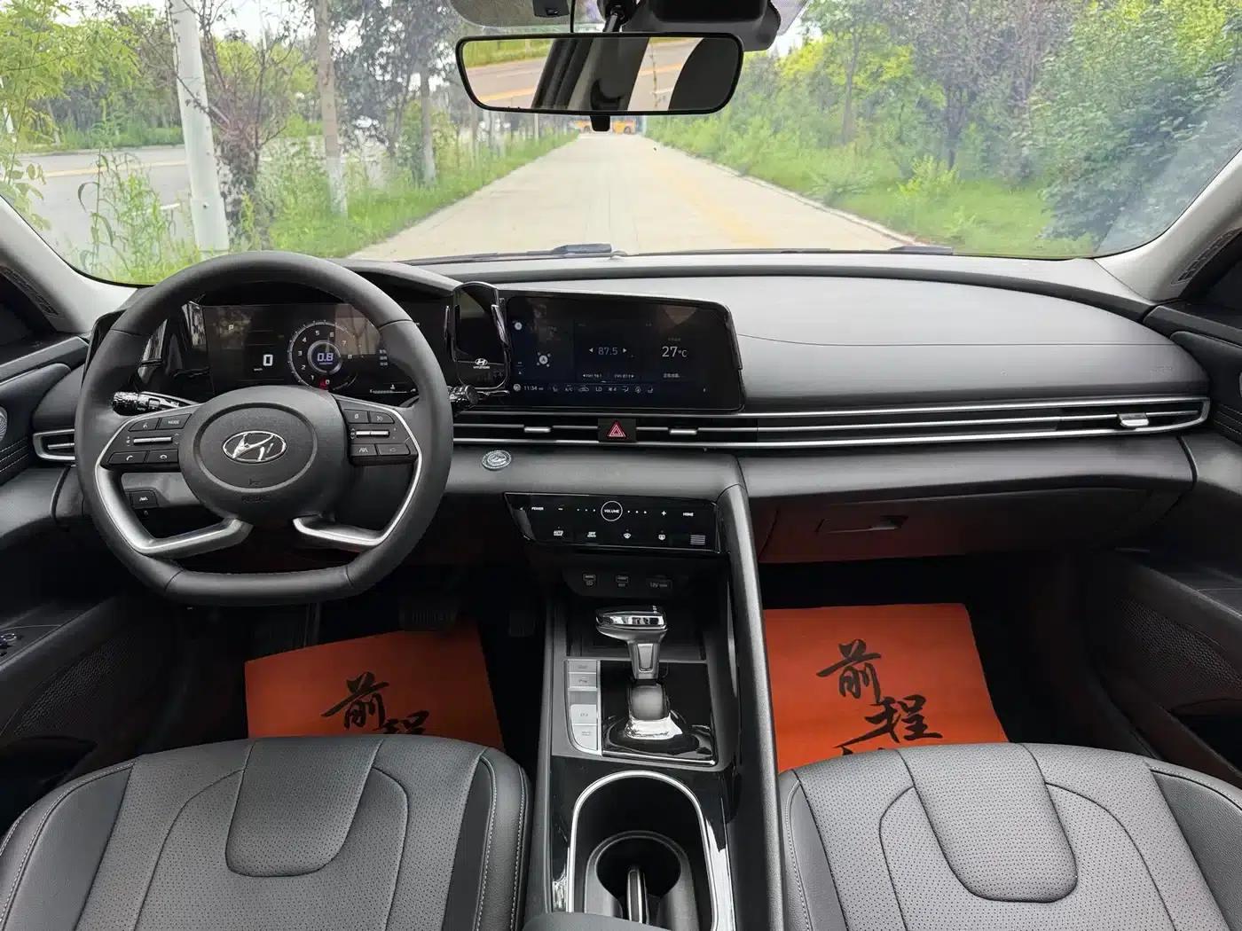 Hyundai Elantra 2022 1.5L CVT LUX Premium Edition — миниатюра 8