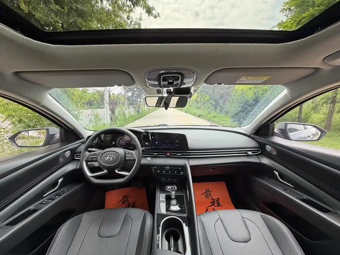 Hyundai Elantra 2022 1.5L CVT LUX Premium Edition — миниатюра 9