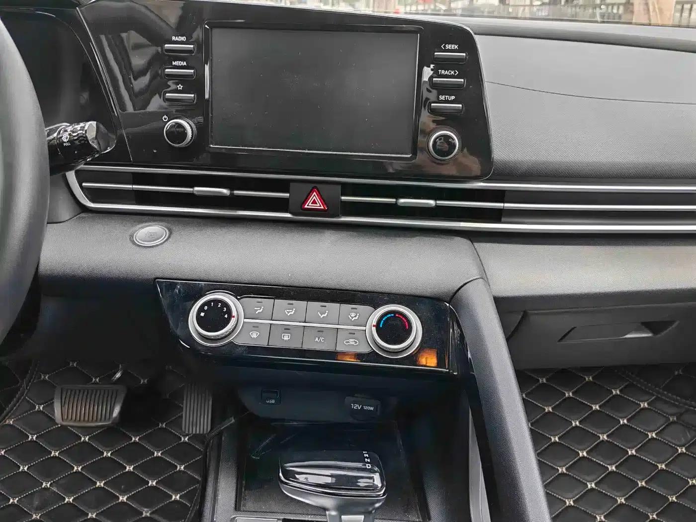 Hyundai Elantra 2021 1.5L CVT GLX Elite Edition — миниатюра 9