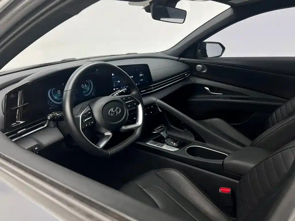 Hyundai Elantra 2022 1.5L CVT 20th Anniversary Edition — миниатюра 14