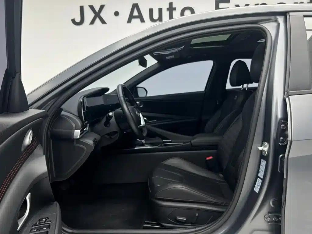 Hyundai Elantra 2022 1.5L CVT 20th Anniversary Edition — миниатюра 15