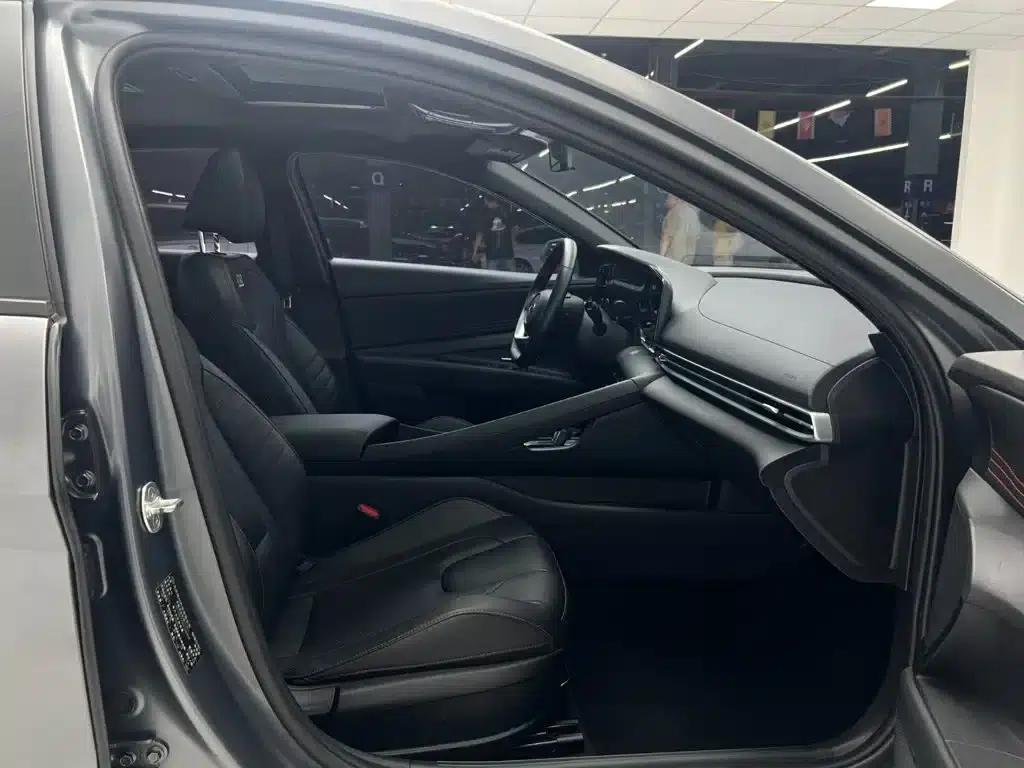 Hyundai Elantra 2022 1.5L CVT 20th Anniversary Edition — миниатюра 16