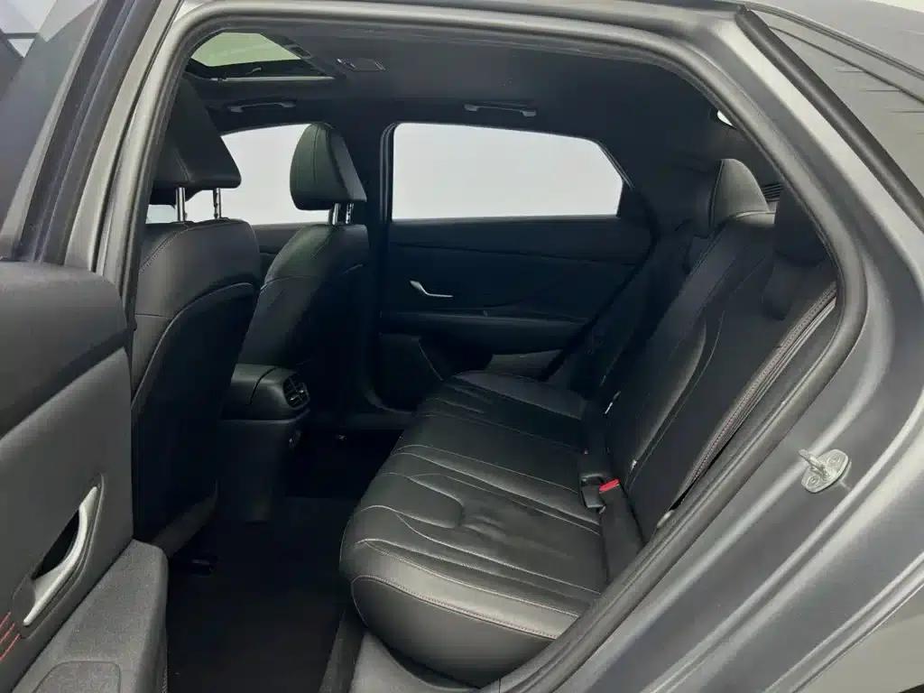 Hyundai Elantra 2022 1.5L CVT 20th Anniversary Edition — миниатюра 18