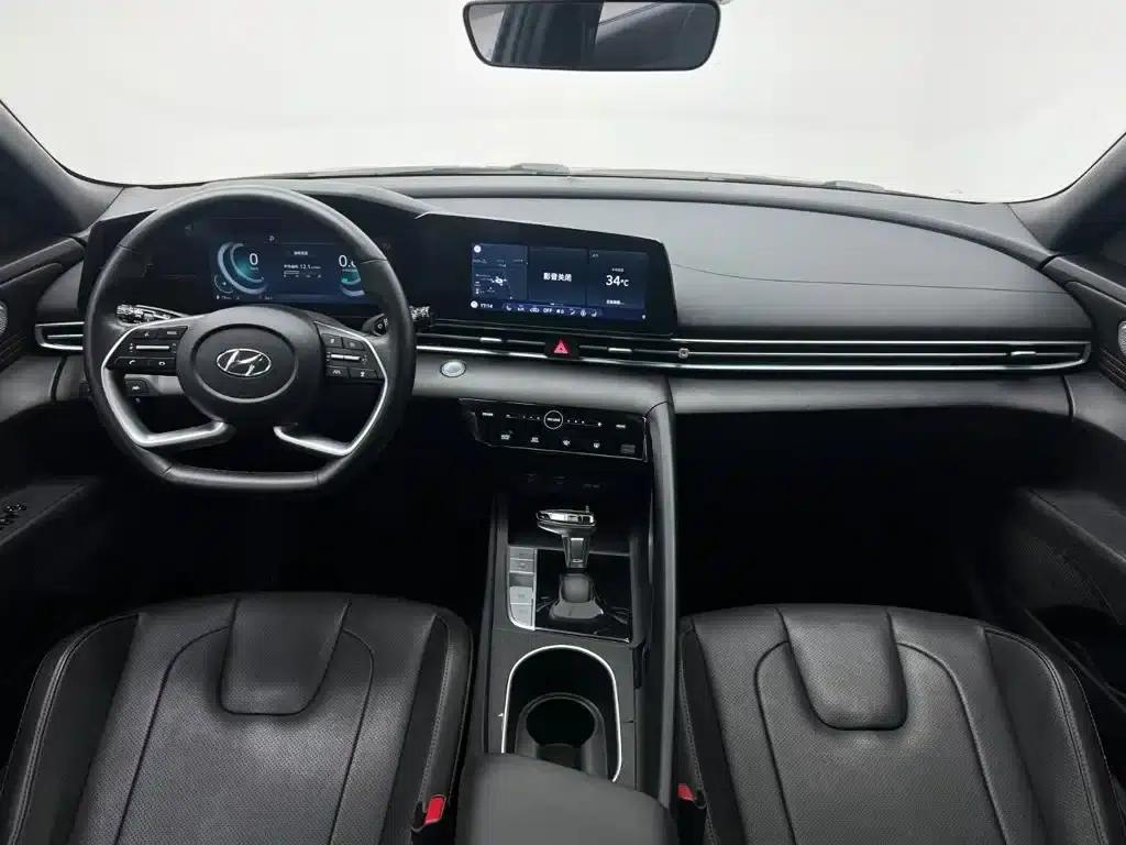 Hyundai Elantra 2022 1.5L CVT 20th Anniversary Edition — миниатюра 19