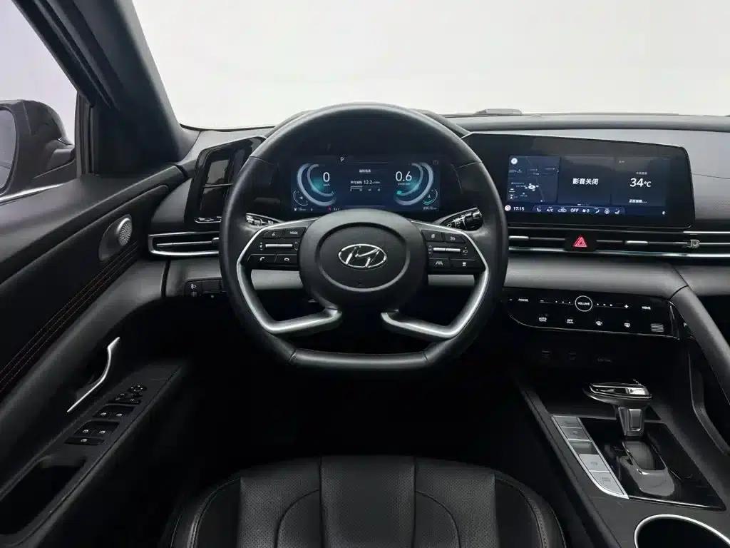 Hyundai Elantra 2022 1.5L CVT 20th Anniversary Edition — миниатюра 20