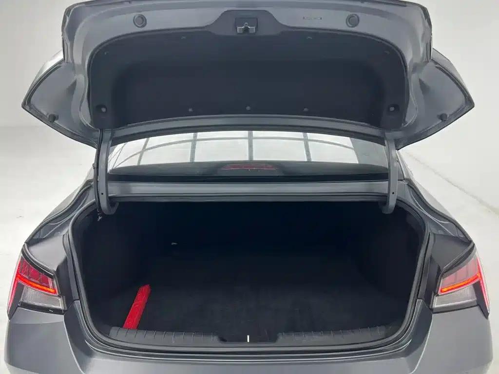 Hyundai Elantra 2022 1.5L CVT 20th Anniversary Edition — миниатюра 23