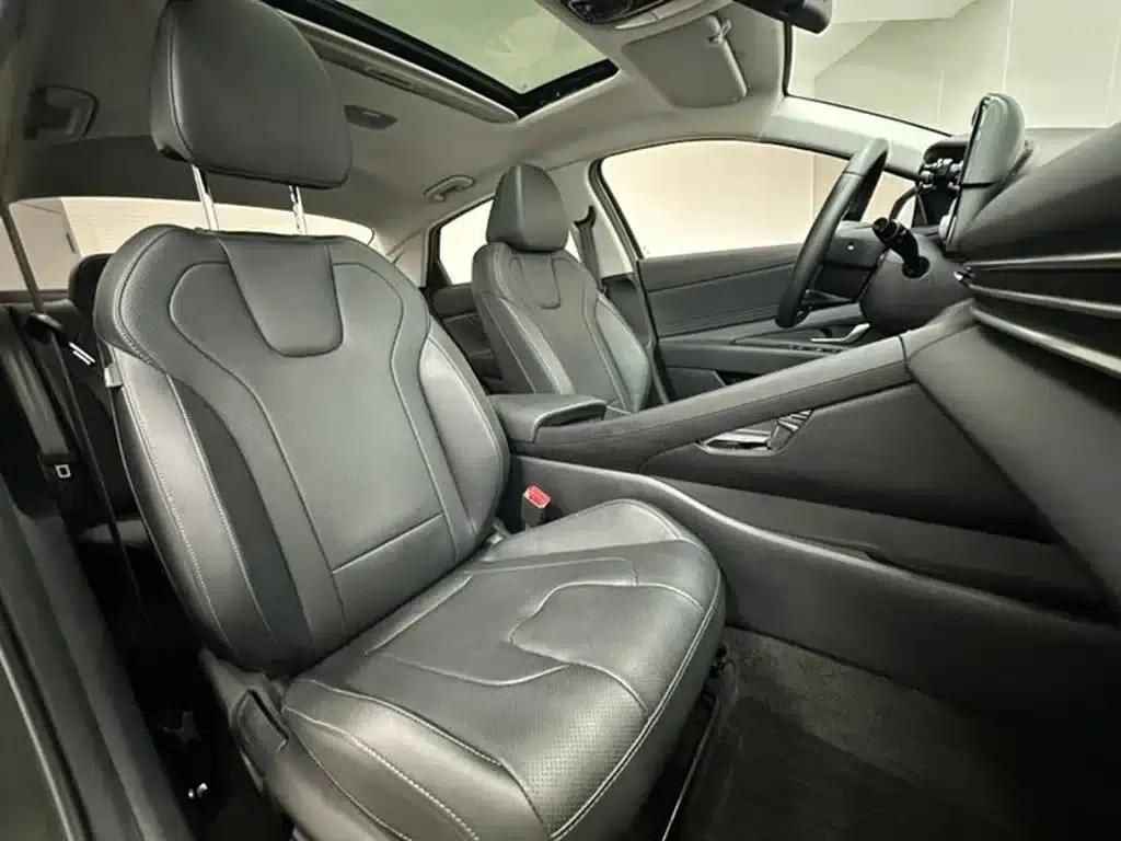 Hyundai Elantra 2023 1.5L CVT GLX Elite Edition — миниатюра 12