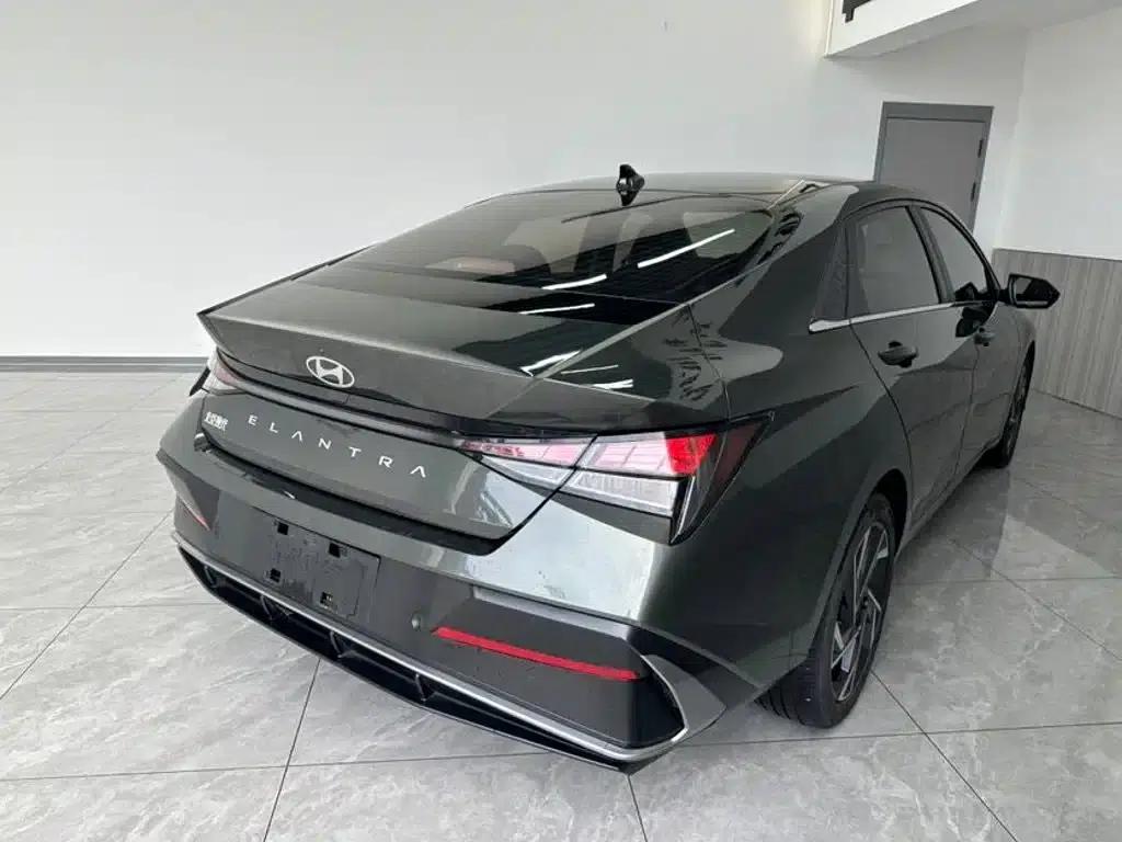 Hyundai Elantra 2023 1.5L CVT GLX Elite Edition — миниатюра 4