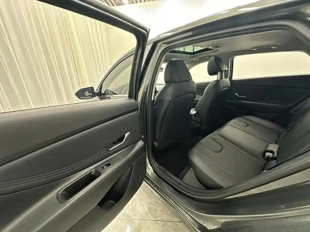 Hyundai Elantra 2023 1.5L CVT GLX Elite Edition — миниатюра 8