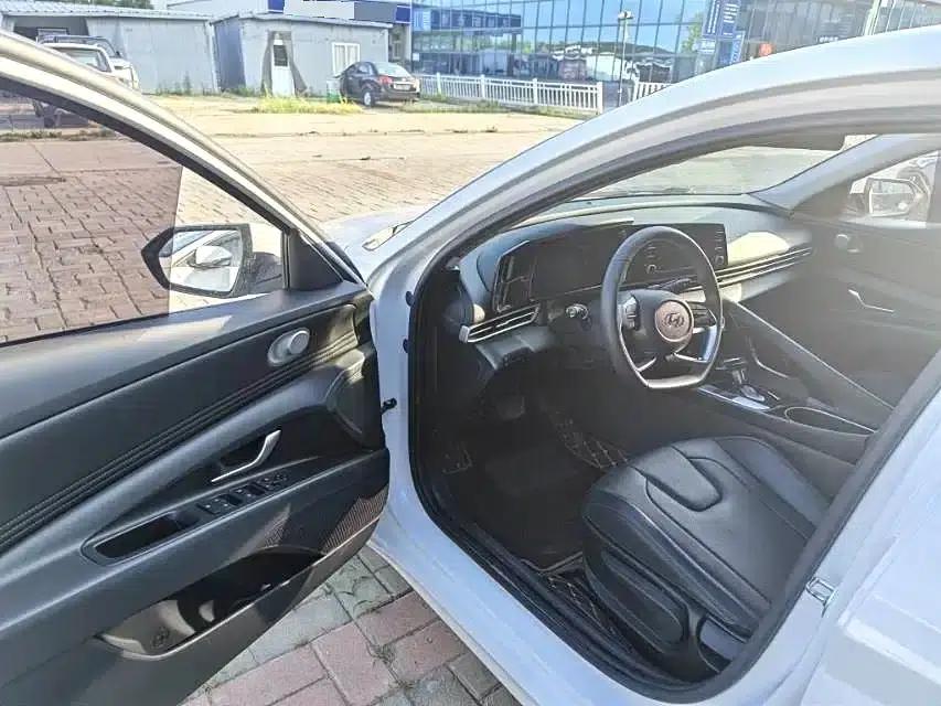 2021 Hyundai Elantra 1.5L CVT GLS Leading Edition — миниатюра 6