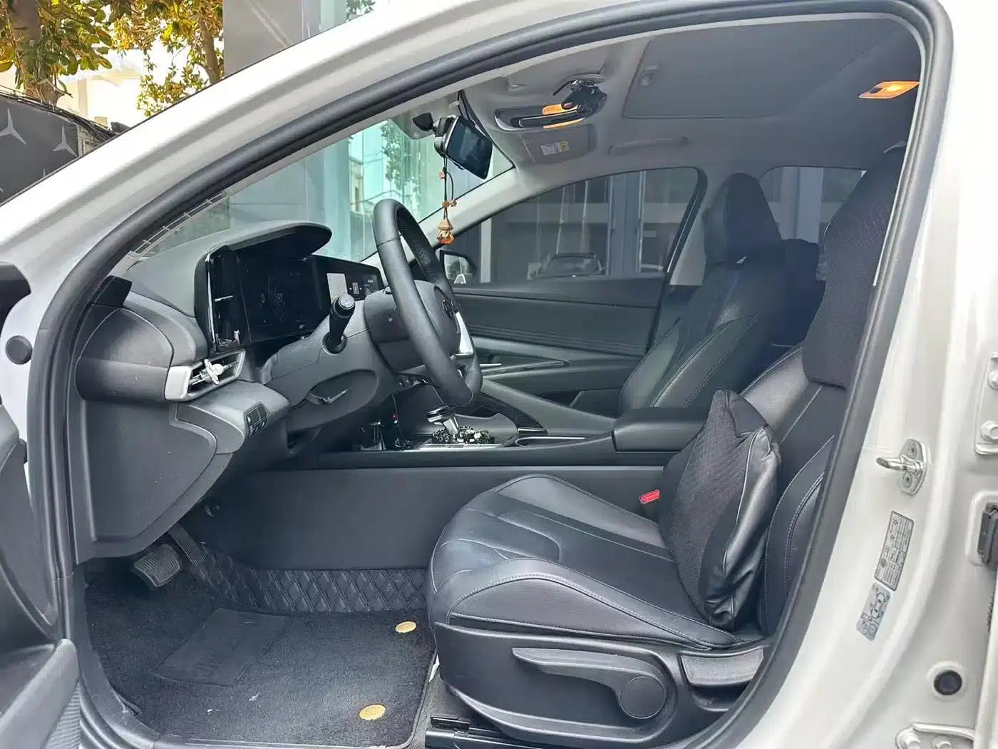 Hyundai Elantra 2021 1.5L CVT GLX Elite Edition — миниатюра 3