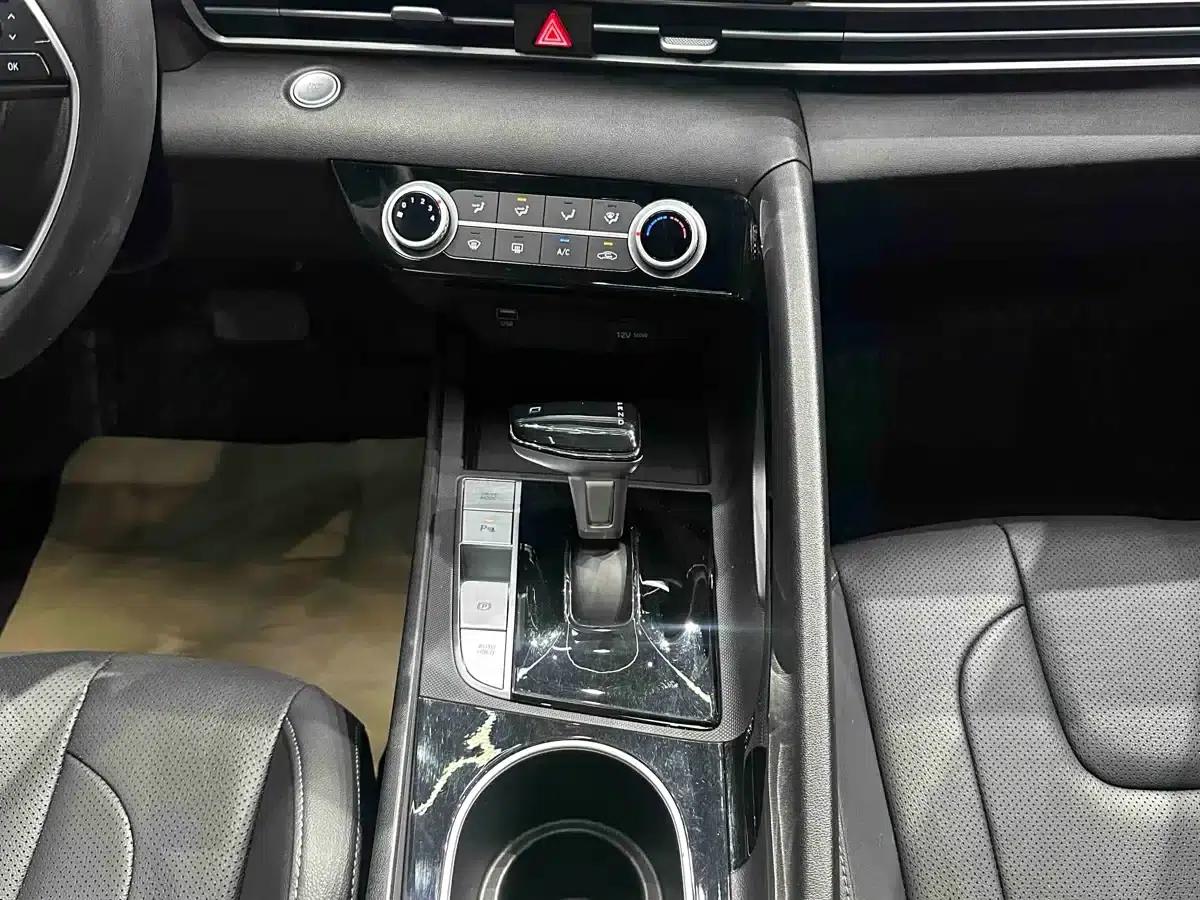 Hyundai Elantra 2022 1.5L CVT GLX Elite Edition — миниатюра 13