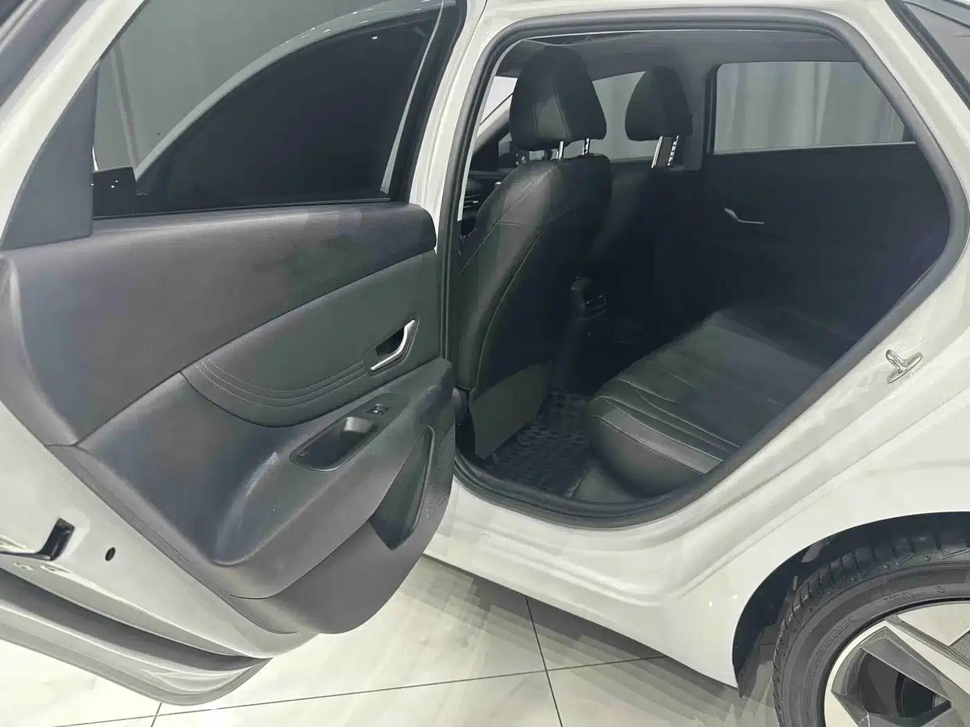 Hyundai Elantra 2022 1.5L CVT GLX Elite Edition — миниатюра 16