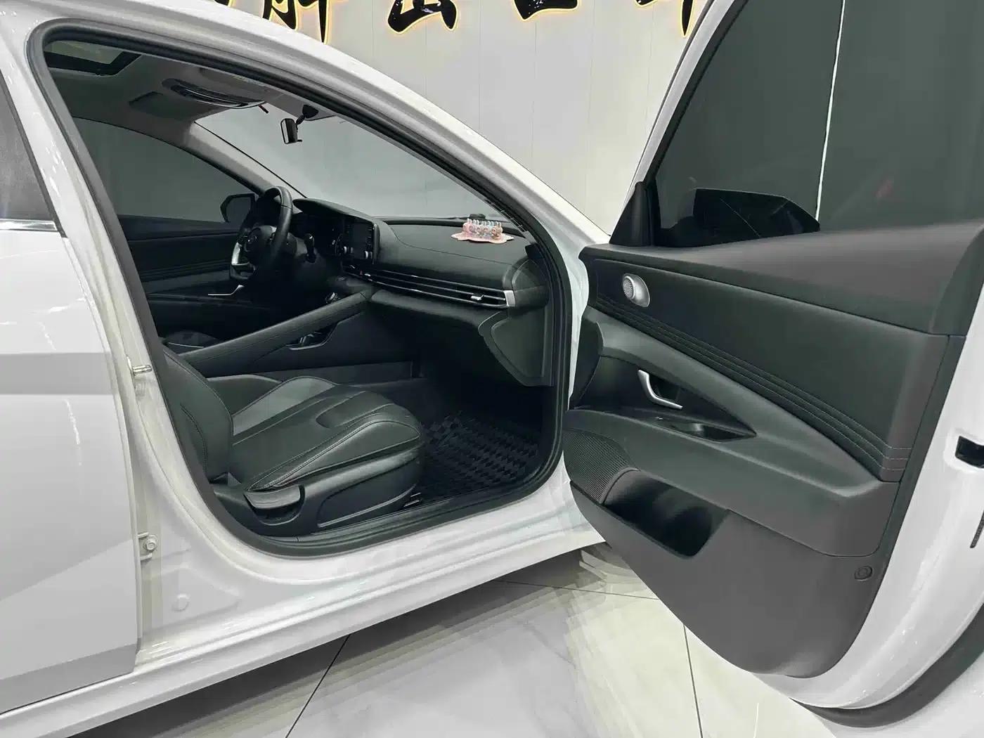 Hyundai Elantra 2022 1.5L CVT GLX Elite Edition — миниатюра 19
