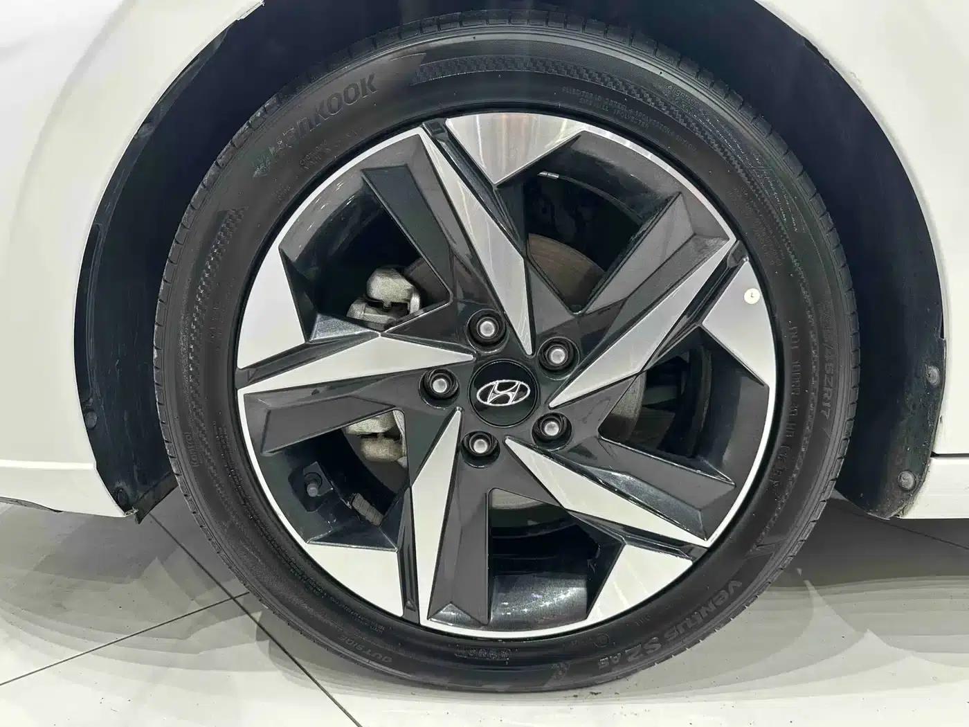 Hyundai Elantra 2022 1.5L CVT GLX Elite Edition — миниатюра 20