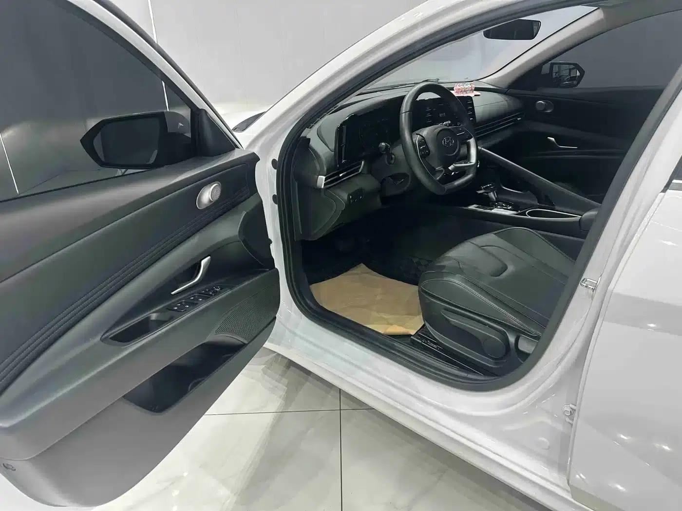 Hyundai Elantra 2022 1.5L CVT GLX Elite Edition — миниатюра 5