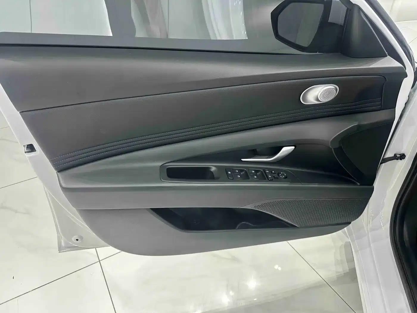 Hyundai Elantra 2022 1.5L CVT GLX Elite Edition — миниатюра 8