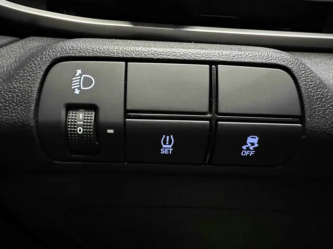 Hyundai Elantra 2022 1.5L CVT GLX Elite Edition — миниатюра 9