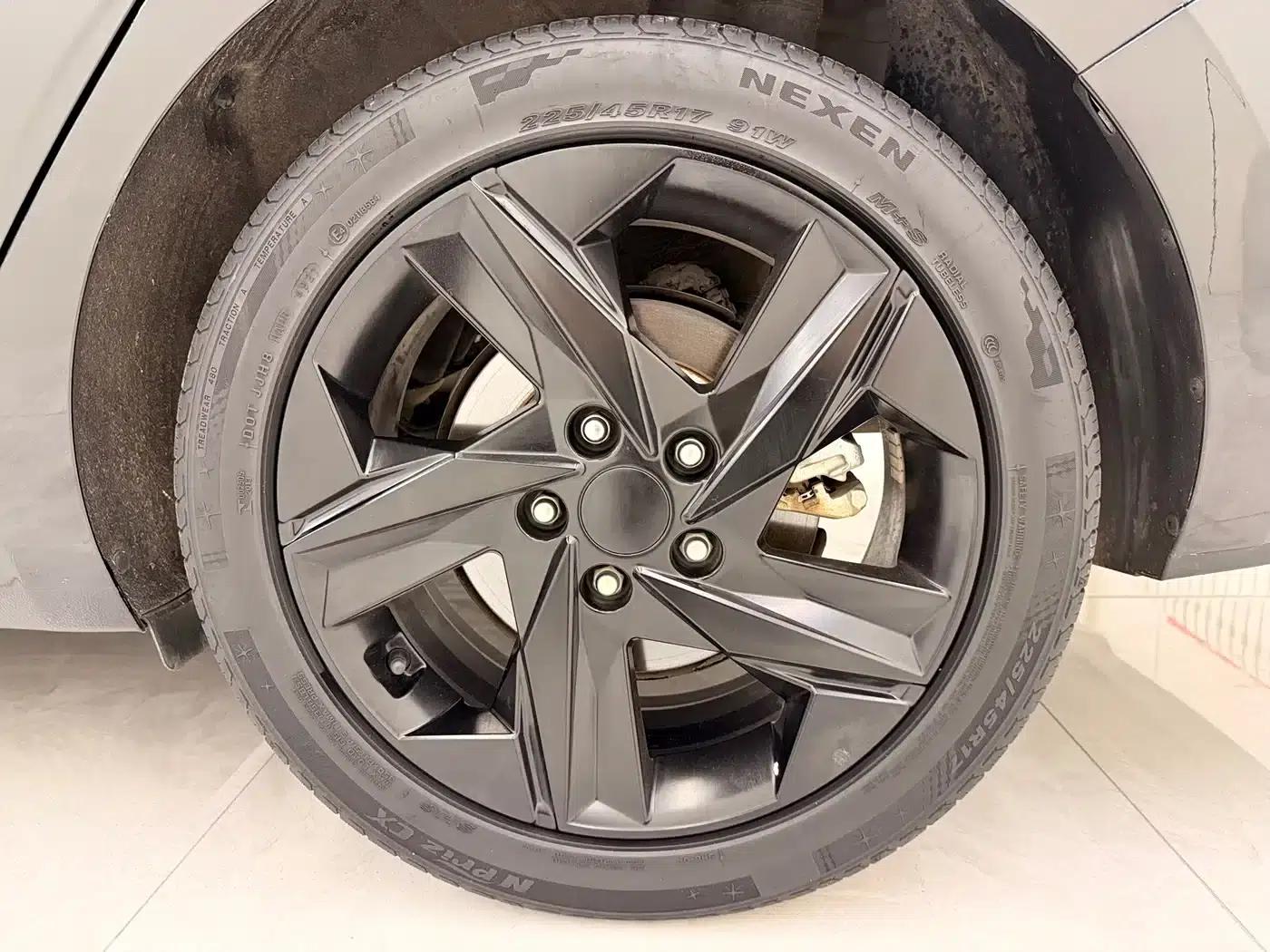 Hyundai Elantra 2022 1.5L CVT LUX Premium Edition — миниатюра 15