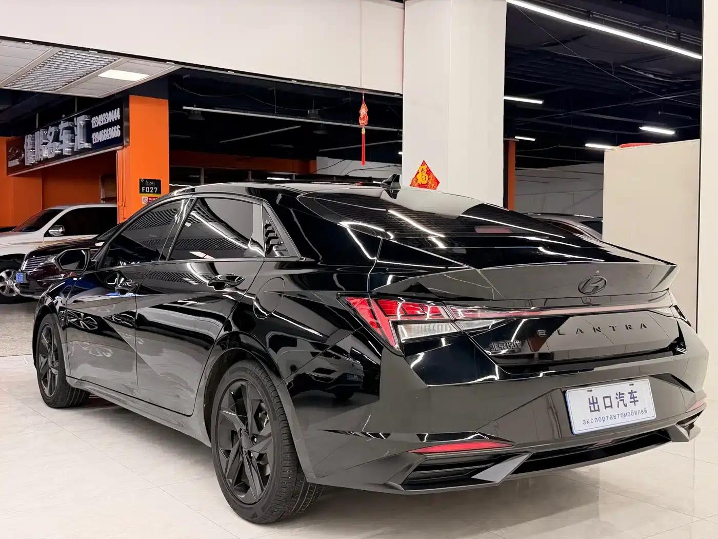 Hyundai Elantra 2022 1.5L CVT LUX Premium Edition — миниатюра 3