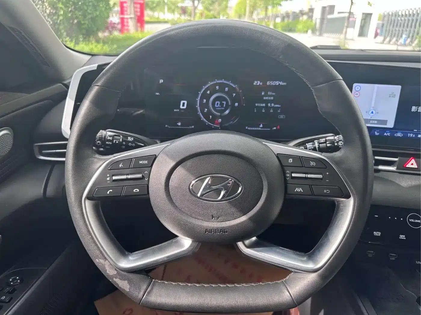Hyundai Elantra 2021 1.5L CVT LUX Premium Edition — миниатюра 8