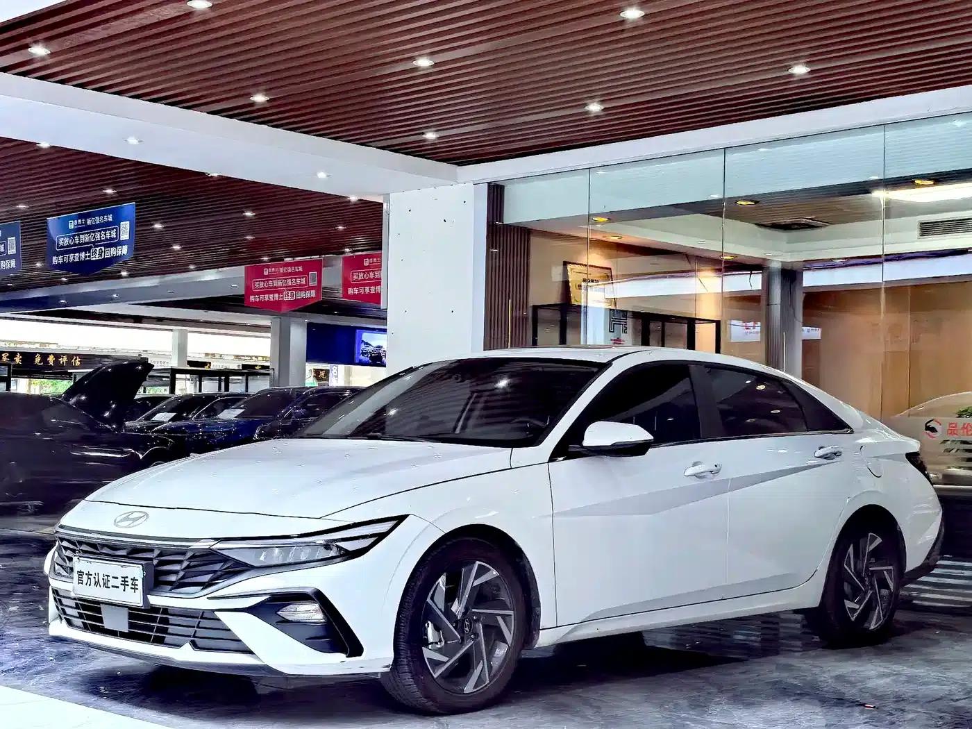 Hyundai Elantra 2023 1.5L CVT GLX Elite Edition — миниатюра 1