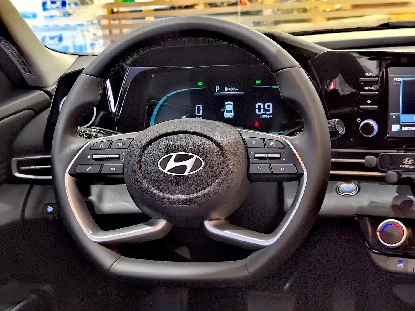 Hyundai Elantra 2023 1.5L CVT GLX Elite Edition — миниатюра 13