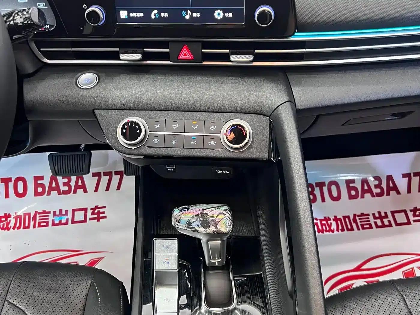 Hyundai Elantra 2022 1.5L CVT GLX Elite Edition — миниатюра 17