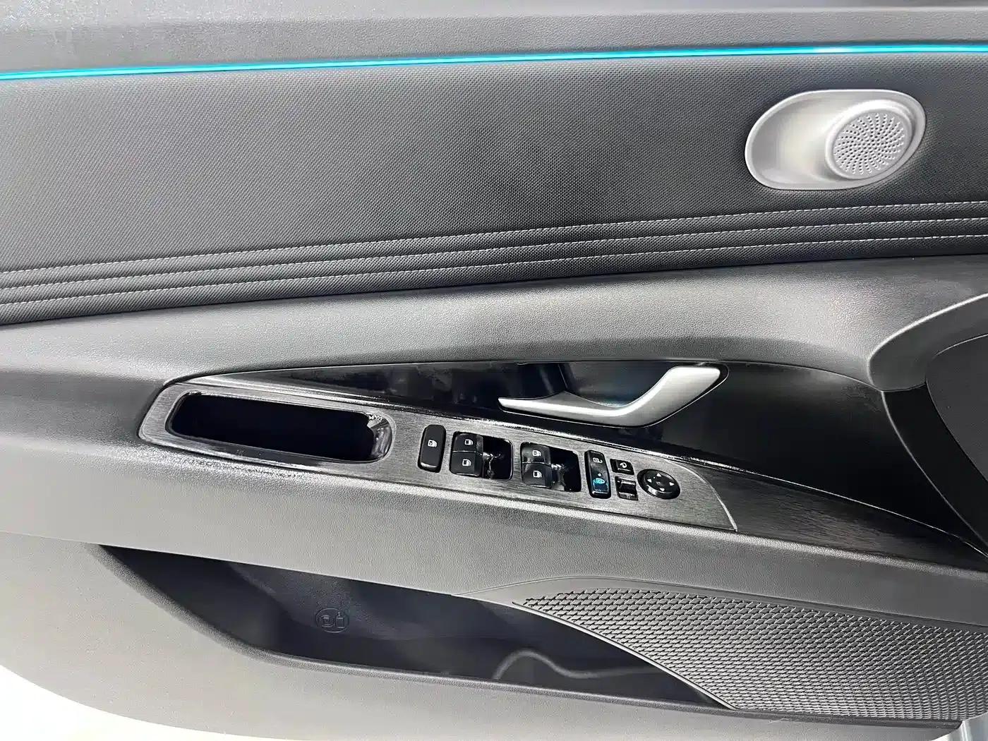 Hyundai Elantra 2022 1.5L CVT GLX Elite Edition — миниатюра 8