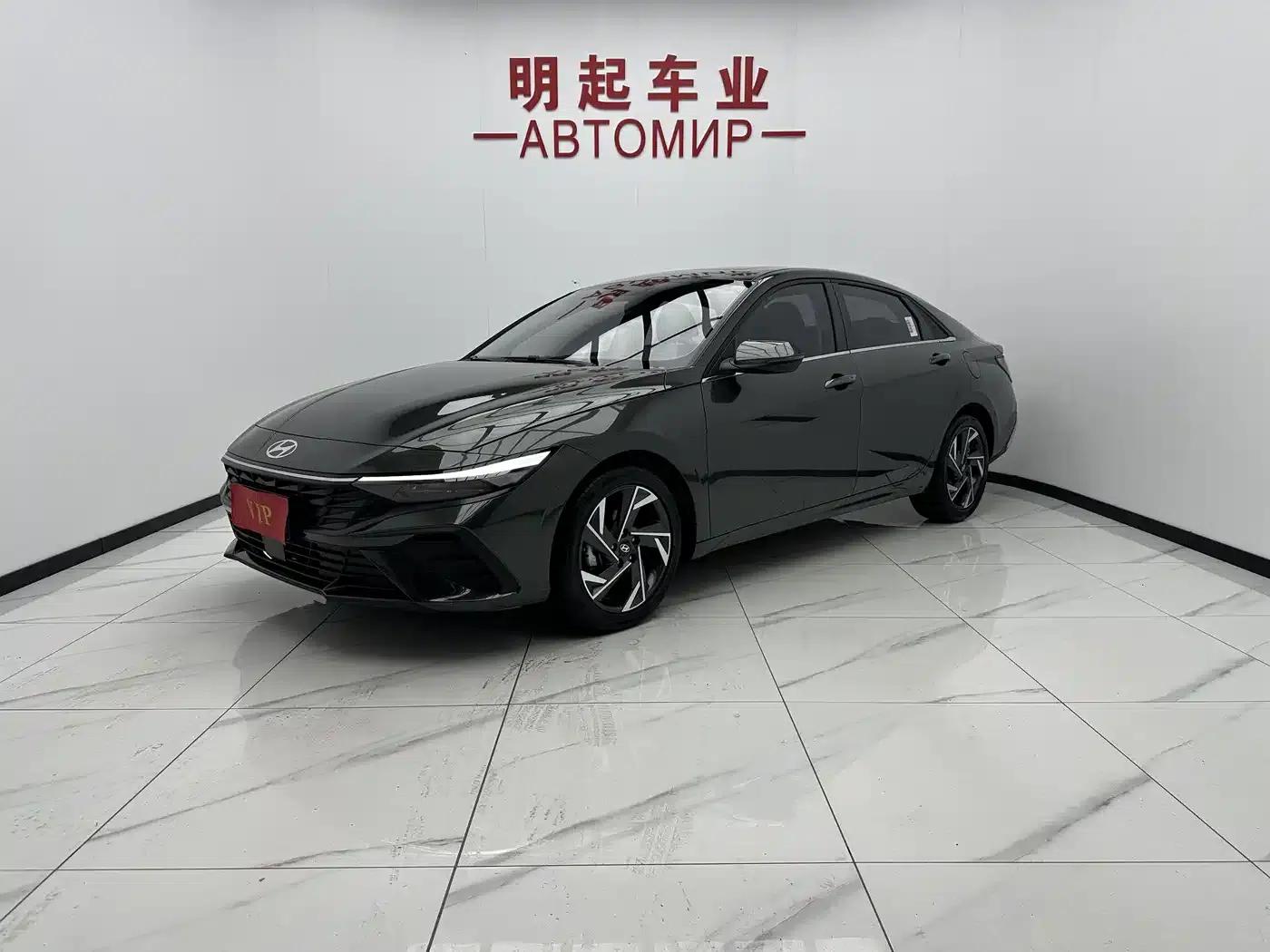 Hyundai Elantra 2023 1.5L CVT LUX Premium Edition — миниатюра 1