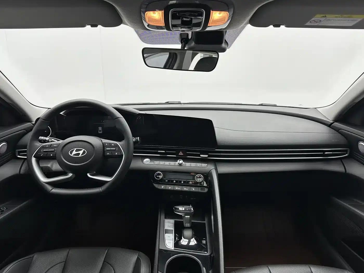 Hyundai Elantra 2023 1.5L CVT LUX Premium Edition — миниатюра 7