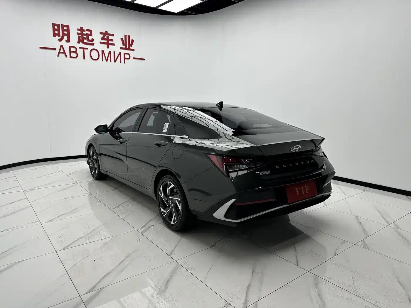 Hyundai Elantra 2023 1.5L CVT LUX Premium Edition — миниатюра 8