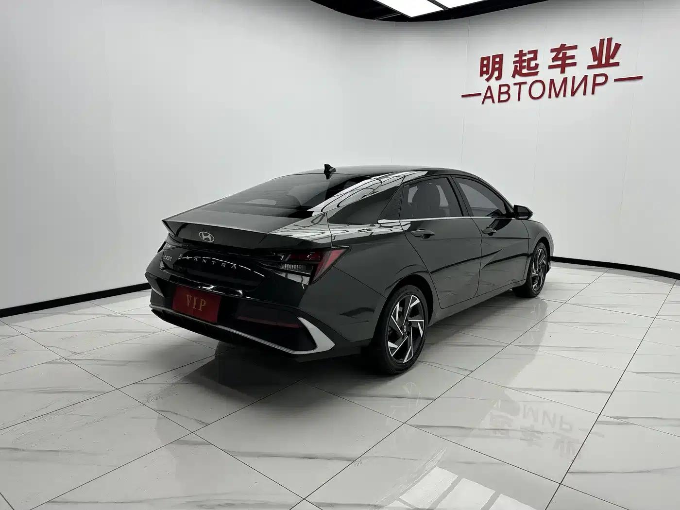 Hyundai Elantra 2023 1.5L CVT LUX Premium Edition — миниатюра 9