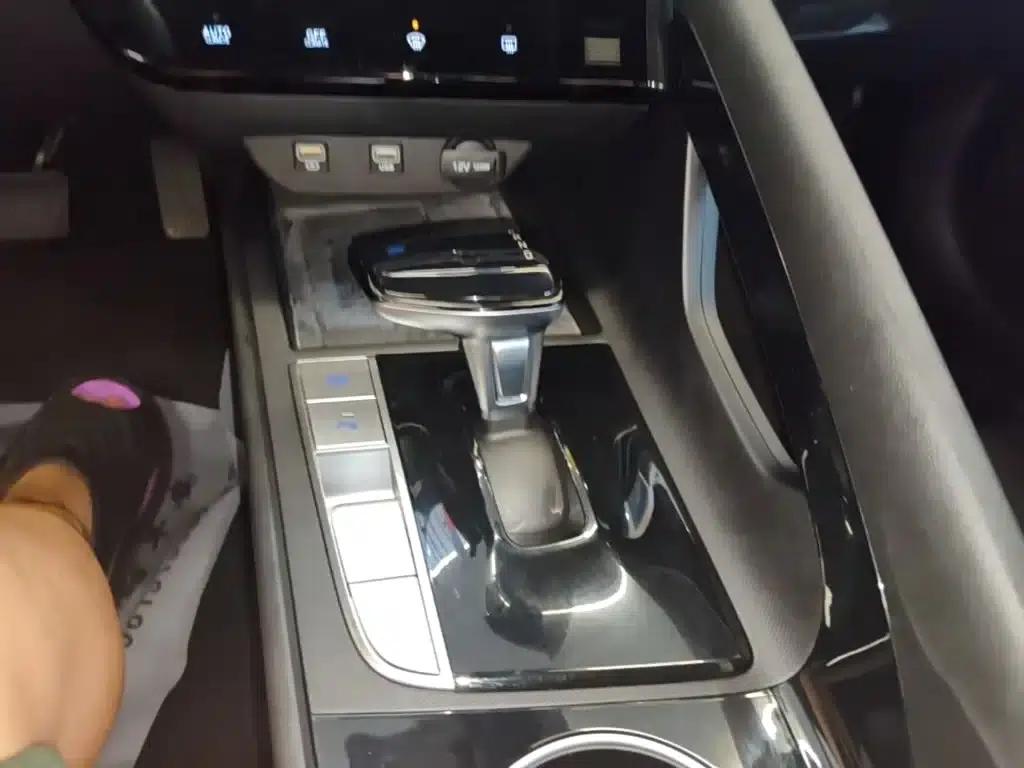 Hyundai Elantra 2021 1.5L CVT LUX Premium Edition — миниатюра 14